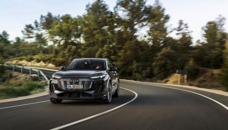 Audi Q6 e-tron: caratteristiche, design, abitacolo, autonomia, versioni e prezzi - Foto 106 di 134