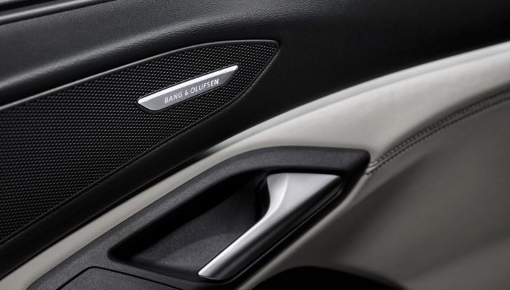 Audi Q6 e-tron: caratteristiche, design, abitacolo, autonomia, versioni e prezzi - Foto 18 di 134