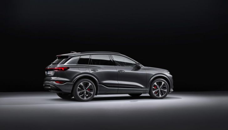 Audi Q6 e-tron: caratteristiche, design, abitacolo, autonomia, versioni e prezzi - Foto 59 di 134