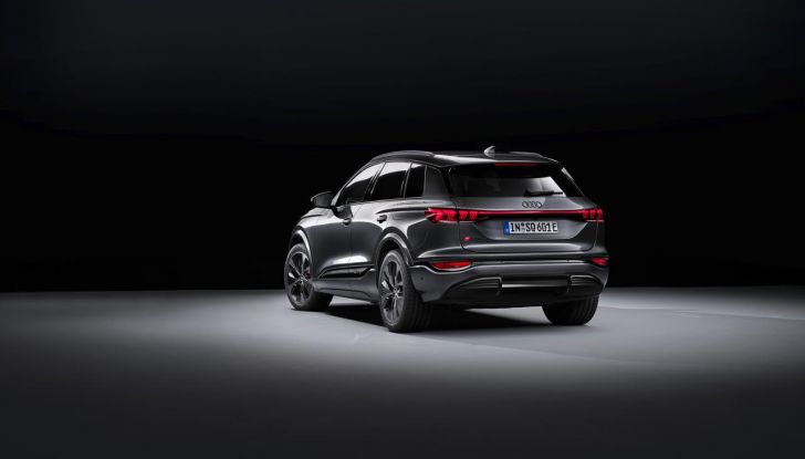 Audi Q6 e-tron: caratteristiche, design, abitacolo, autonomia, versioni e prezzi - Foto 60 di 134
