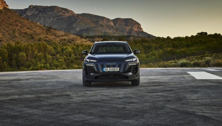 Audi Q6 e-tron: caratteristiche, design, abitacolo, autonomia, versioni e prezzi - Foto 32 di 134