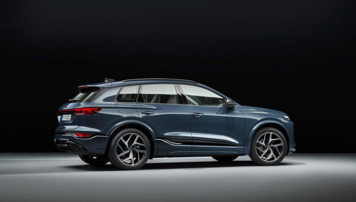 Audi Q6 e-tron: caratteristiche, design, abitacolo, autonomia, versioni e prezzi - Foto 56 di 134