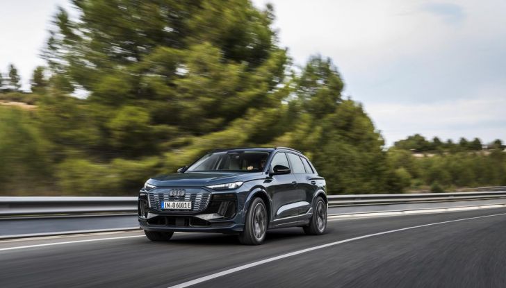 Audi Q6 e-tron: caratteristiche, design, abitacolo, autonomia, versioni e prezzi - Foto 44 di 134