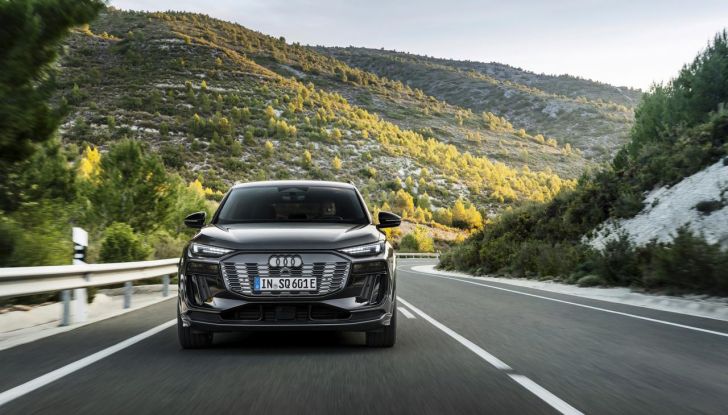 Audi Q6 e-tron: caratteristiche, design, abitacolo, autonomia, versioni e prezzi - Foto 105 di 134