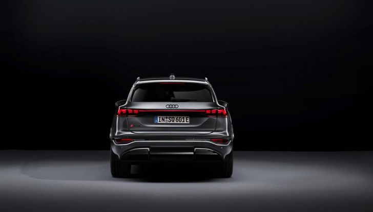 Audi Q6 e-tron: caratteristiche, design, abitacolo, autonomia, versioni e prezzi - Foto 66 di 134