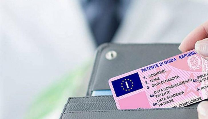 Come leggere la patente di guida