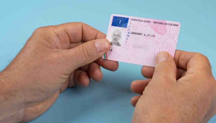 Come leggere la patente di guida
