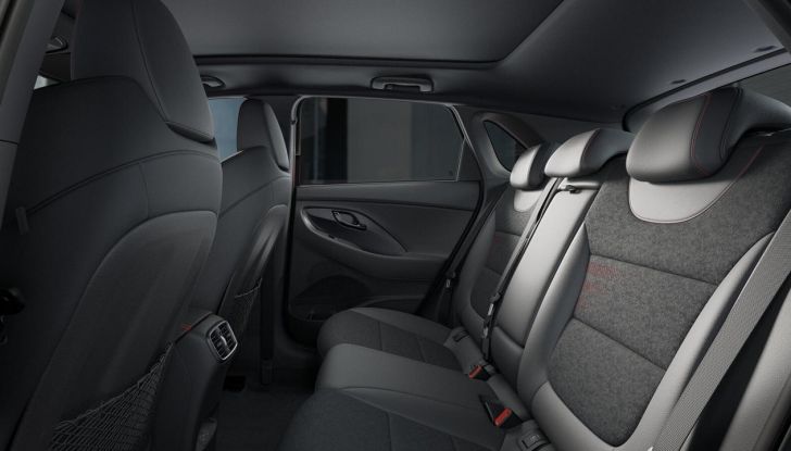 Hyundai i30 2024: caratteristiche, design e abitacolo del nuovo restyling - Foto 15 di 41