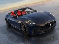 Maserati GranCabrio 2025: caratteristiche, design, abitacolo e motore