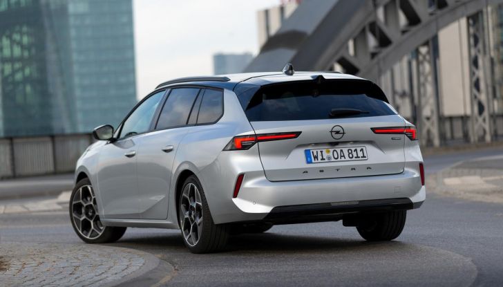 Opel Astra Hybrid: prezzi a partire da 36.430 euro - Foto 3 di 7