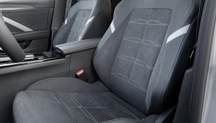 Opel Astra Hybrid: prezzi a partire da 36.430 euro - Foto 7 di 7