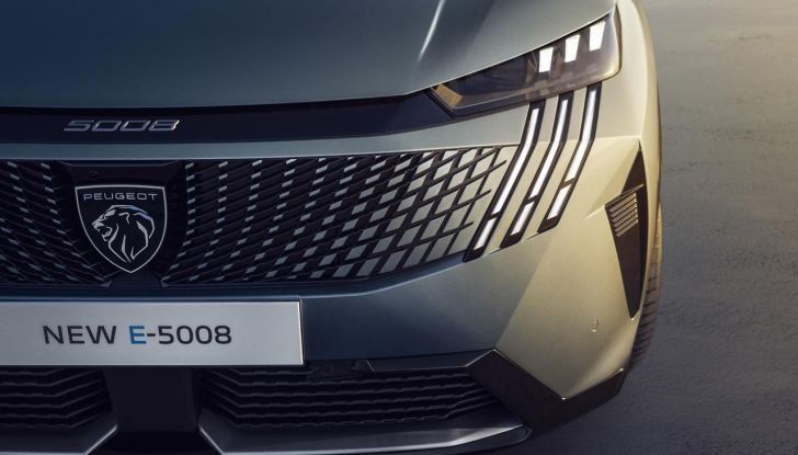 Peugeot E-5008 2025