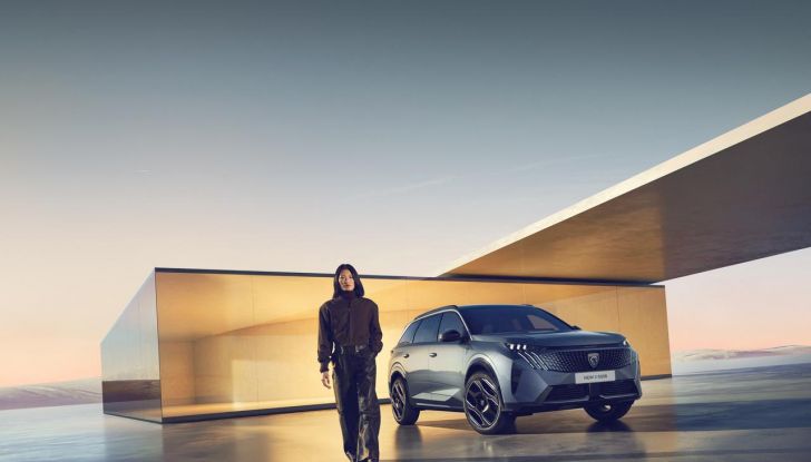 Peugeot E-5008 2025: caratteristiche, design, abitacolo, versioni e autonomia - Foto 37 di 58