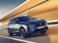 Peugeot E-5008 2025: caratteristiche, design, abitacolo, versioni e autonomia