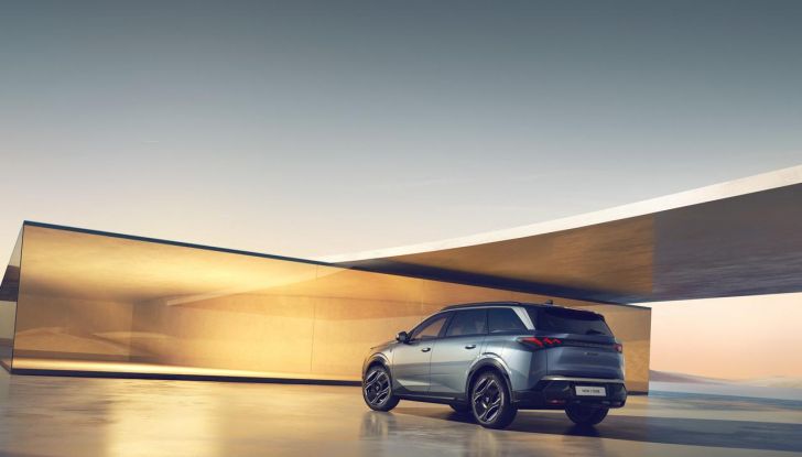Peugeot E-5008 2025: caratteristiche, design, abitacolo, versioni e autonomia - Foto 43 di 58