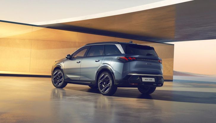 Peugeot E-5008 2025: caratteristiche, design, abitacolo, versioni e autonomia - Foto 44 di 58