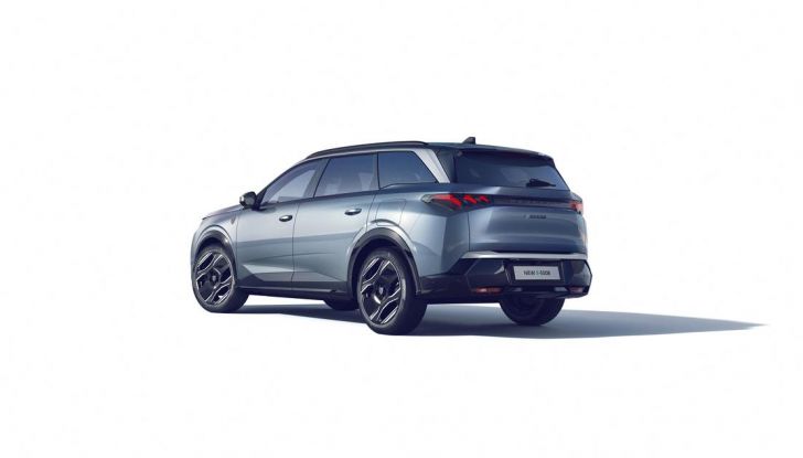 Peugeot E-5008 2025: caratteristiche, design, abitacolo, versioni e autonomia - Foto 42 di 58