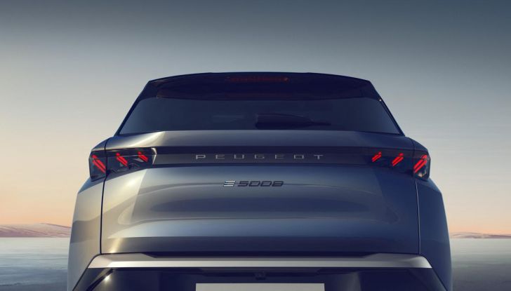 Peugeot E-5008 2025