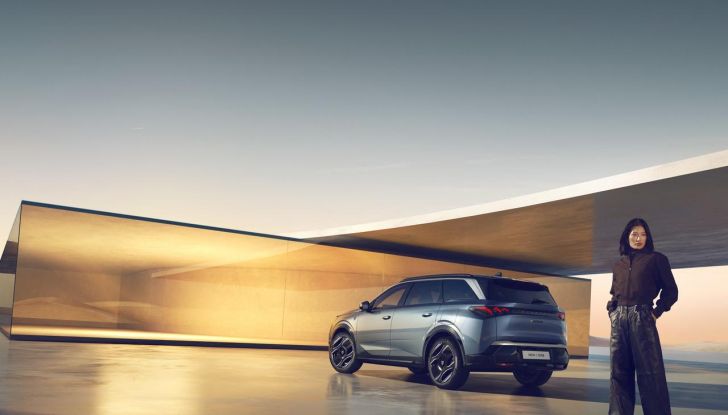 Peugeot E-5008 2025: caratteristiche, design, abitacolo, versioni e autonomia - Foto 45 di 58