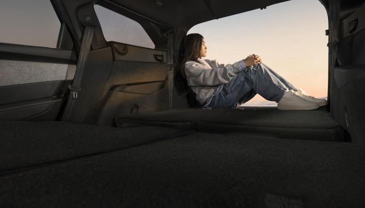 Peugeot E-5008 2025: caratteristiche, design, abitacolo, versioni e autonomia - Foto 4 di 58