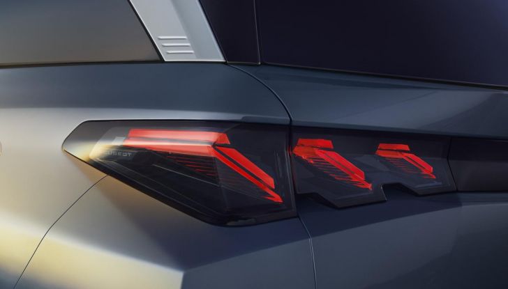 Peugeot E-5008 2025: caratteristiche, design, abitacolo, versioni e autonomia - Foto 25 di 58