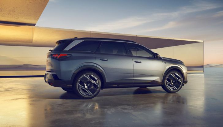 Peugeot E-5008 2025: caratteristiche, design, abitacolo, versioni e autonomia - Foto 47 di 58