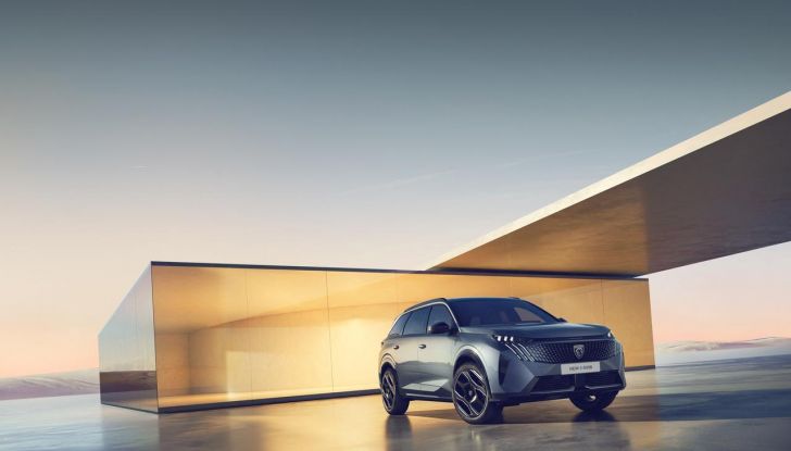 Peugeot E-5008 2025: caratteristiche, design, abitacolo, versioni e autonomia - Foto 35 di 58