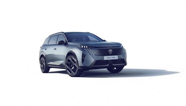 Peugeot E-5008 2025: caratteristiche, design, abitacolo, versioni e autonomia - Foto 34 di 58