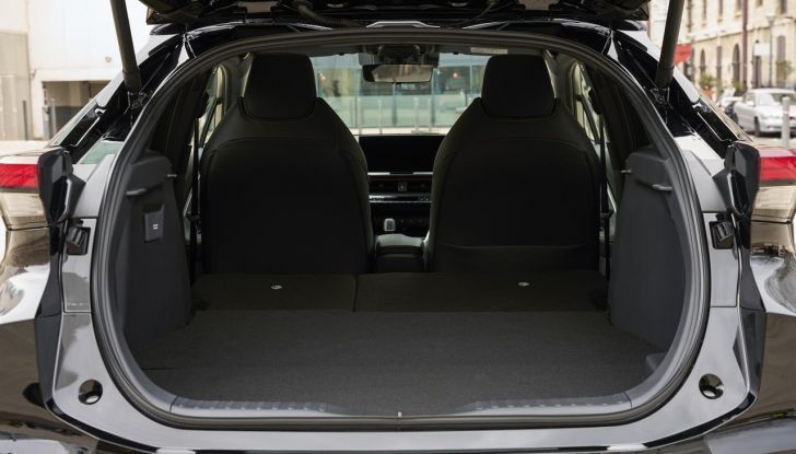 Toyota C-HR Plug-in Hybrid 220: il SUV ibrido plug-in con doppio DNA - Foto 19 di 32