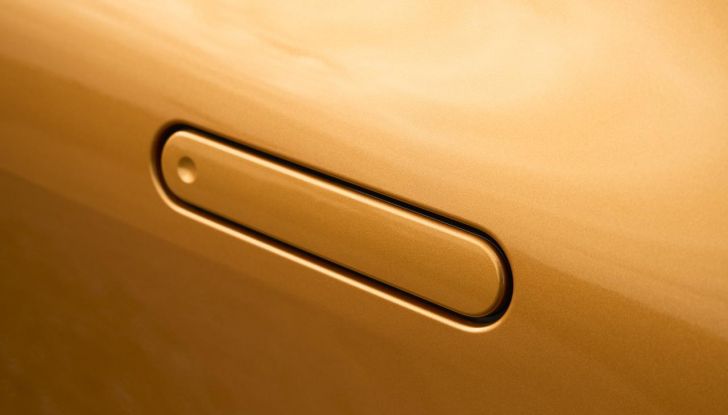 Toyota C-HR Plug-in Hybrid 220: il SUV ibrido plug-in con doppio DNA - Foto 2 di 32