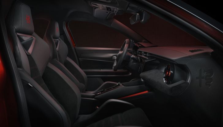 Alfa Romeo Milano: caratteristiche, design, abitacolo, motori, versioni e prezzi - Foto 26 di 48