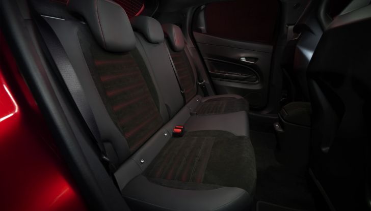 Alfa Romeo Milano: caratteristiche, design, abitacolo, motori, versioni e prezzi - Foto 36 di 48