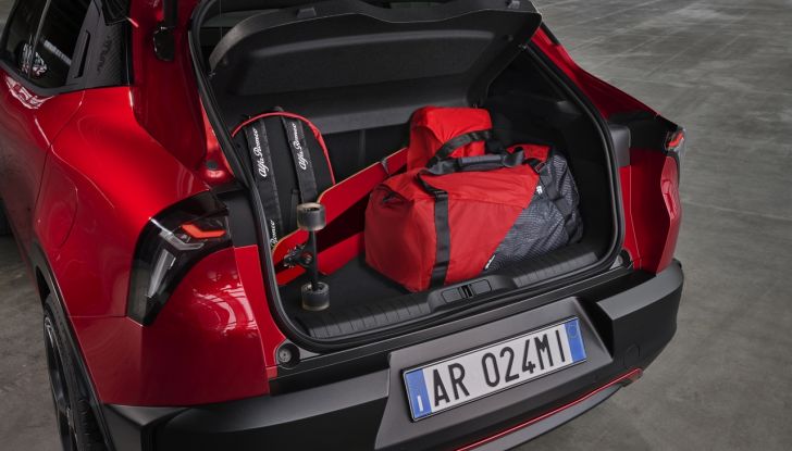 Alfa Romeo Milano: caratteristiche, design, abitacolo, motori, versioni e prezzi - Foto 37 di 48