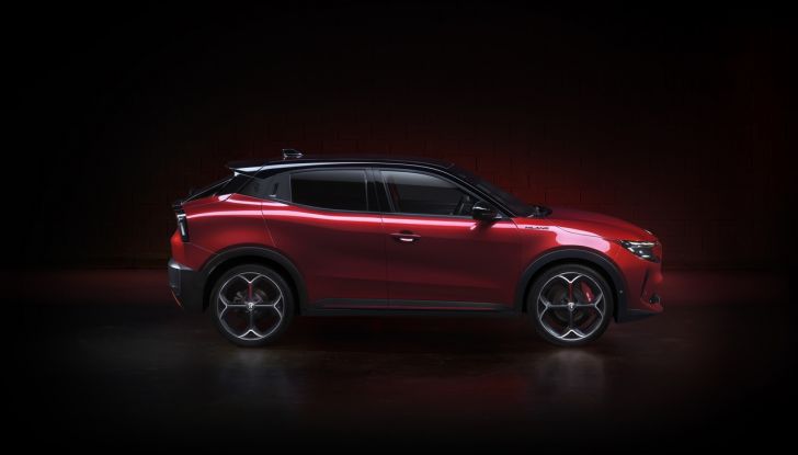 Alfa Romeo Milano: caratteristiche, design, abitacolo, motori, versioni e prezzi - Foto 5 di 48