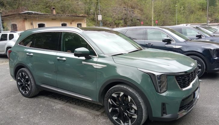 Kia Sorento MY2024 prova su strada tra le strade toscane - Foto 2 di 28