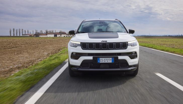 Jeep Compass e Renegade e-Hybrid 2024: caratteristiche, design, abitacolo e motore - Foto 14 di 38