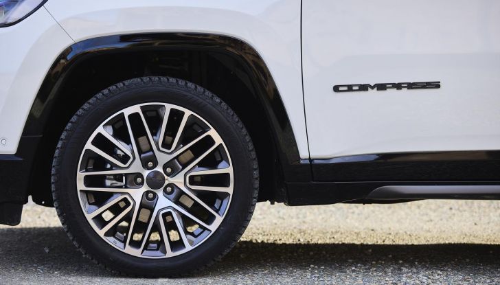 Jeep Compass e Renegade e-Hybrid 2024: caratteristiche, design, abitacolo e motore - Foto 21 di 38