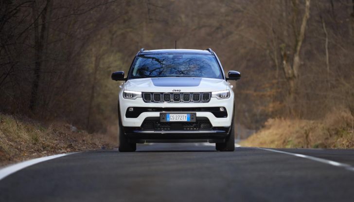 Jeep Compass e Renegade e-Hybrid 2024: caratteristiche, design, abitacolo e motore - Foto 11 di 38