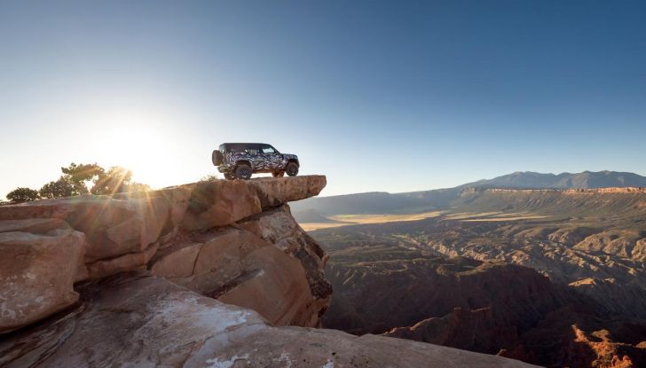 Land Rover Defender Octa: debutto confermato per il 3 luglio - Foto 3 di 5