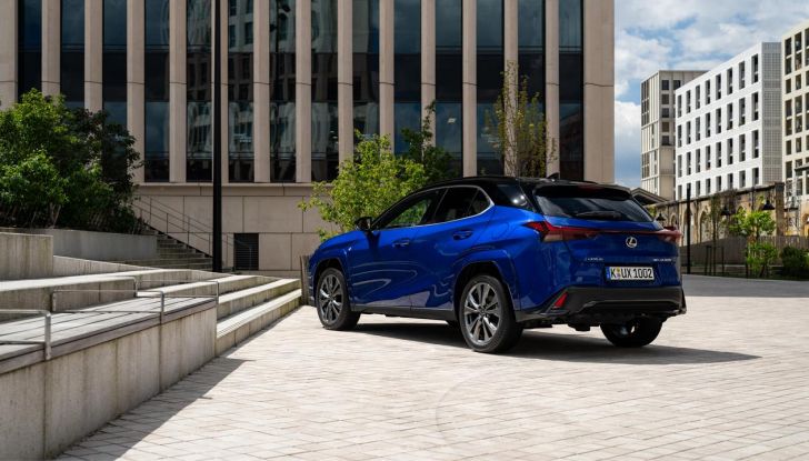 Lexus UX 300h: il crossover si aggiorna con l’arrivo del model year 2024 - Foto 10 di 136