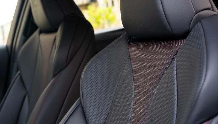 Lexus UX 300h: il crossover si aggiorna con l’arrivo del model year 2024 - Foto 32 di 136