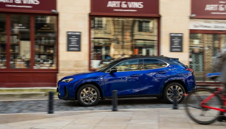 Lexus UX 300h: il crossover si aggiorna con l’arrivo del model year 2024 - Foto 20 di 136