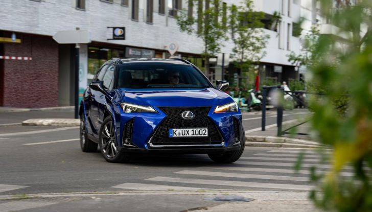 Lexus UX 300h: il crossover si aggiorna con l’arrivo del model year 2024 - Foto 15 di 136