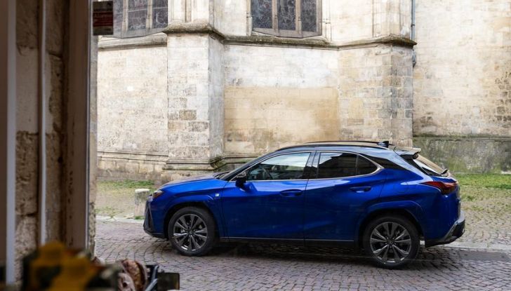 Lexus UX 300h: il crossover si aggiorna con l’arrivo del model year 2024 - Foto 17 di 136