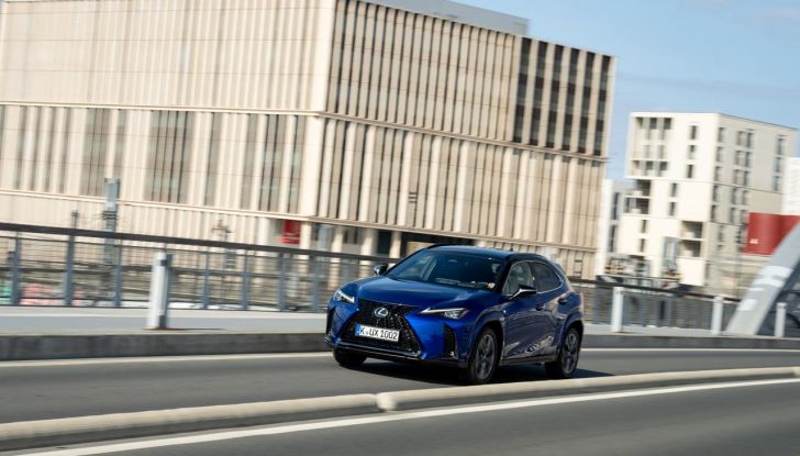 Lexus UX 300h: il crossover si aggiorna con l’arrivo del model year 2024 - Foto 14 di 136