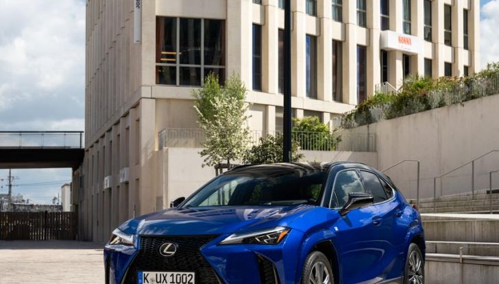 Lexus UX 300h: il crossover si aggiorna con l’arrivo del model year 2024 - Foto 3 di 136
