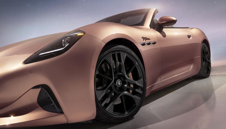 Maserati GranCabrio Folgore: caratteristiche, design, abitacolo, motore, prestazioni e autonomia - Foto 51 di 61