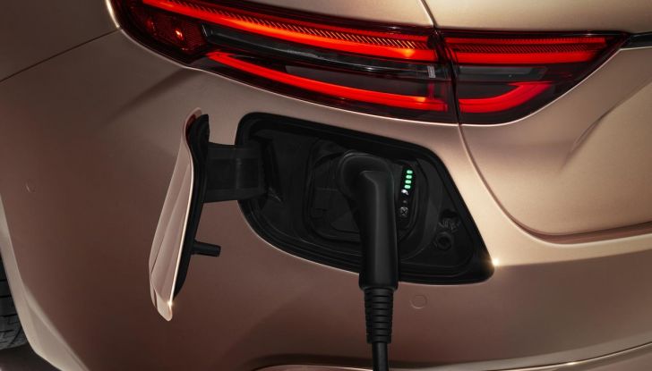 Maserati GranCabrio Folgore: caratteristiche, design, abitacolo, motore, prestazioni e autonomia - Foto 7 di 61