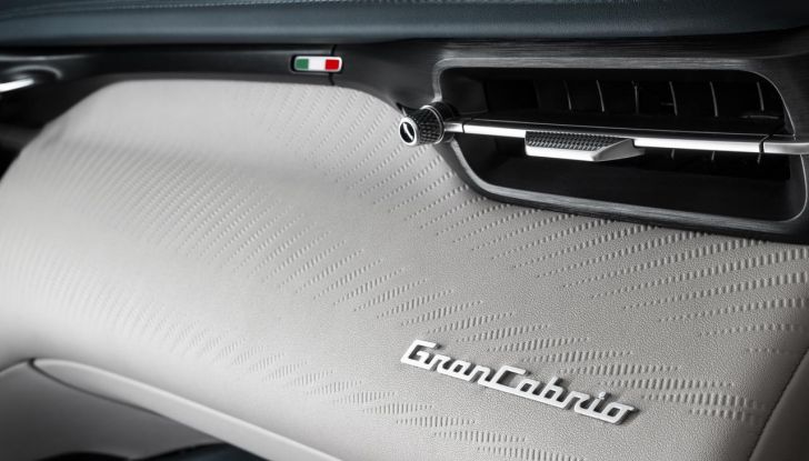 Maserati GranCabrio Folgore: caratteristiche, design, abitacolo, motore, prestazioni e autonomia - Foto 32 di 61