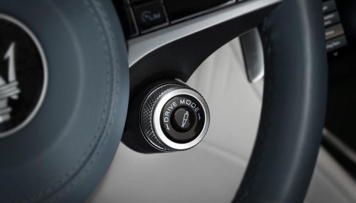 Maserati GranCabrio Folgore: caratteristiche, design, abitacolo, motore, prestazioni e autonomia - Foto 44 di 61